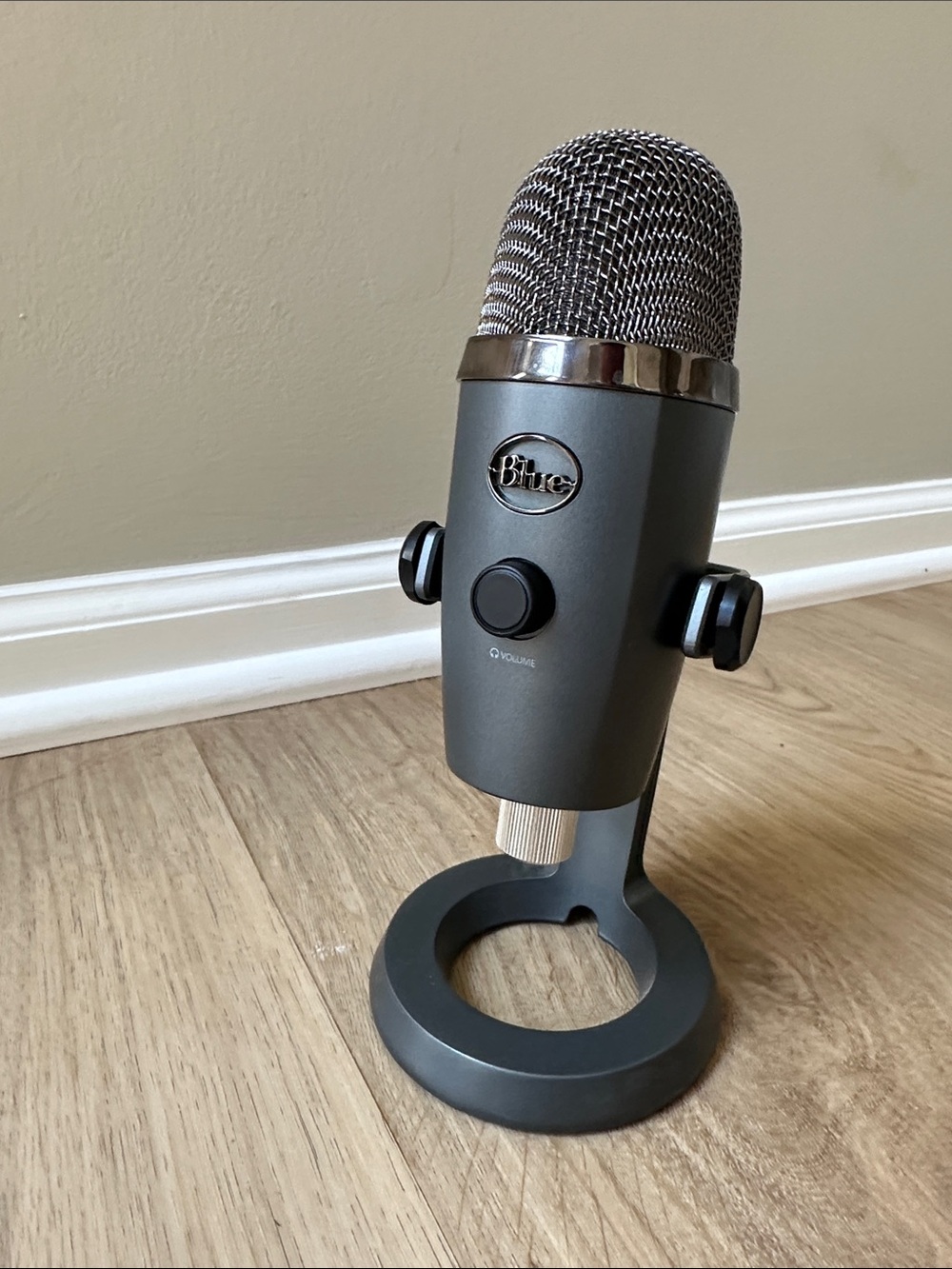 Yeti Desktop USB Microphone in Matte Gray with Silver Grill
